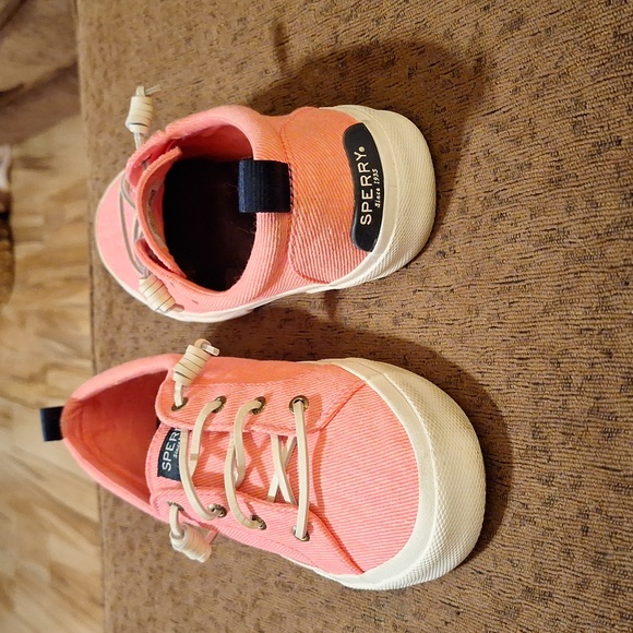 Pink and white Sperry slip-on shoes - Picture 2 of 3